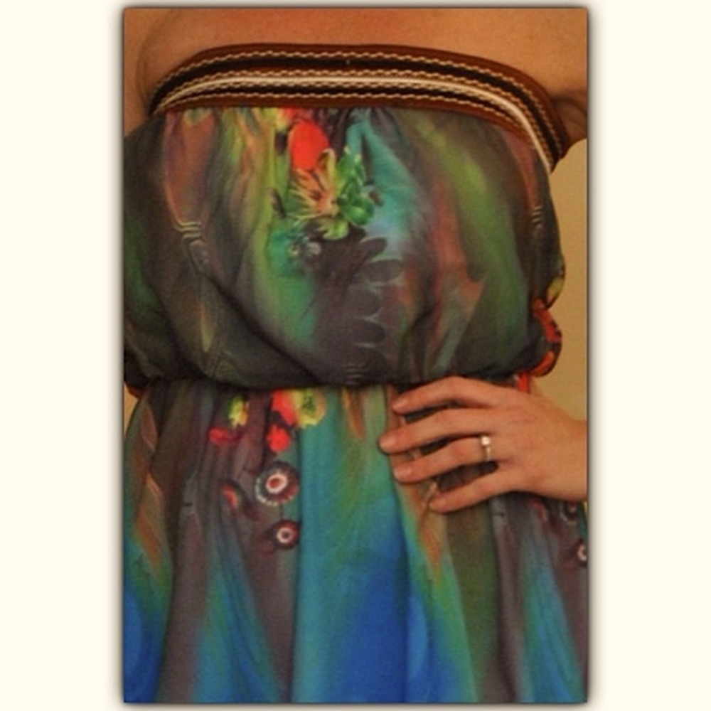 ๐ฏCloset Clear Outโผ๏ธ Strapless Design Dress! Great for a Cruise or the Beach! - Picture 3 of 4